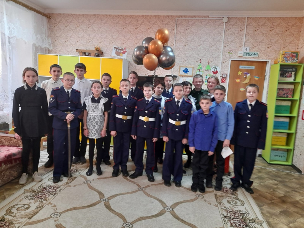 Кадеты и ребята из социального приюта Морозовска выступили с концертом в Центре социального обслуживания для лиц пожилого возраста и инвалидов