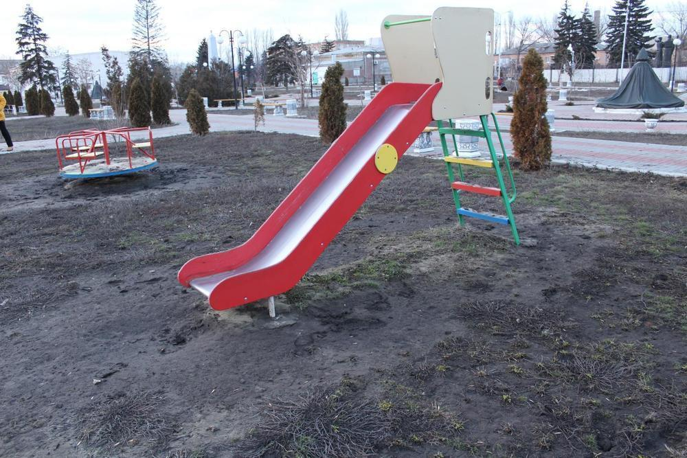 Статус морозовчанина в соцсети: «Морозовск, городской парк, наши дети должны играть в грязи и не капельки песка»
