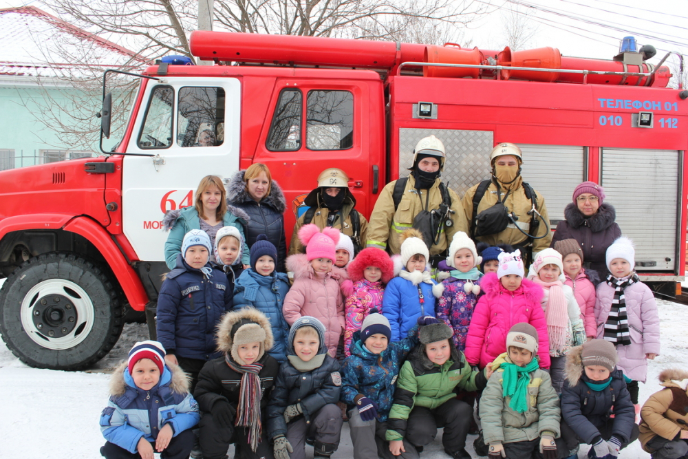 Пожарные Морозовска побывали в гостях у дошколят