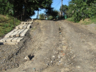 Пятеро жителей улицы Подтелкова оказались довольны незавершенным ремонтом склона дороги
