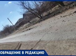 Машины снова разносят грязь по улице Тюленина в Морозовске