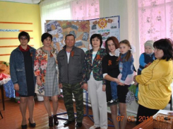 Акцию «Георгиевская ленточка» провели в хуторе Вишневка в канун празднования Великой Победы