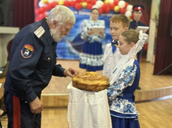 Казачата нового поколения: как пятиклассники школы №6 прошли посвящение под звон сабель