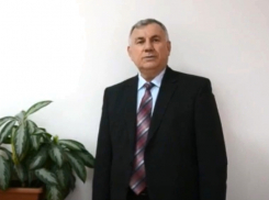 Глава районной администрации, главы сельских поселений и глава района поздравили морозовчанок с 8 марта на видео