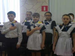 Пятиклассников школы №6 Морозовска торжественно приняли в казачата