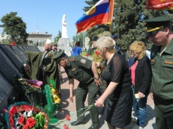 Письмо в редакцию: Участники автопробега в память 112-й Башкирской кавалерийской дивизии возложили цветы в Морозовске