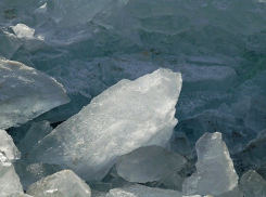 Лед на реке Быстрая становится хрупким: морозовчанам рекомендовали следить за детьми