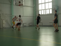 Блестящие трехочковые броски принесли команде СКА очередную победу на соревнованиях по баскетболу в Морозовске