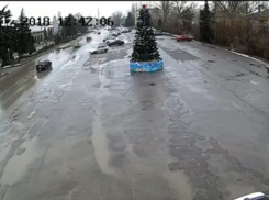 Главную ёлку Морозовска круглосуточно снимает онлайн-камера