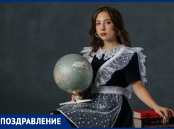 Викторию Русину с 18-летием поздравили мама, папа и сестра