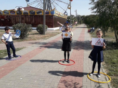 Игру-путешествие в страну «Дорожных знаков» подготовили для школьников сотрудники досугового центра «Спутник» в Морозовске