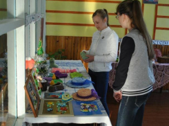 Выставка народного творчества «Добрых рук мастера» открылась в Доме культуры хутора Вишневка