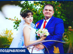 Дениса Шпакевича с первой годовщиной совместной жизни поздравила супруга