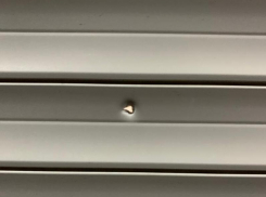 50 тысяч за информацию: Неизвестные в Морозовске обстреляли салон красоты «Marafet club» 