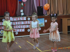 Праздничный концерт «Семья - вот то, что нам важней всего на свете» прошел в Доме культуры хутора Вишневка