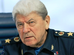 Родившийся в Морозовске 79-летний летчик-испытатель выполнил пилотаж на авиашоу «Форсаж-2017»