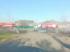 Огнеборцы предотвратили пожар в балке у улицы Калитвянского