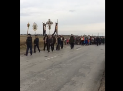 Православные морозовчане прошли через город крестным ходом в праздник Казанской иконы Божией Матери 