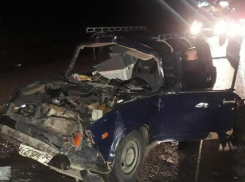 Пострадавшего в аварии под Морозовском водителя деблокировали из автомобиля при помощи гидравлического инструмента 
