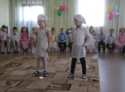 Праздничную программу в честь 8 марта подготовили в морозовском детском саду «Сказка»