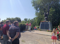 Жители станицы Вольно-Донской почтили память погибших в годы Великой Отечественной войны минутой молчания