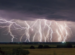 Штормовое предупреждение от МЧС: на Дону ожидаются ливни с грозами и сильный ветер 