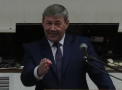 Юрий Муленко согласился помочь морозовчанам в получении «дорогой игрушки» в виде катка 