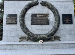 Таблицу с ошибкой заменили на памятнике в Морозовске 