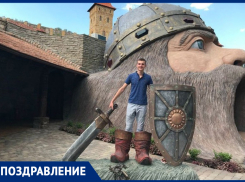 Антона Шнуркова с Днем рождения поздравили мама и семья Свиженко