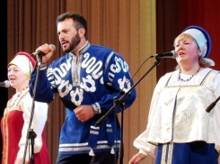 Красочный фестиваль славянских хороводов прошел при полупустом зале Дома культуры Морозовска