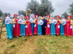 Коллектив «Селяночка» и ансамбль «Лявониха» из Морозовского района прияли участие в международном фестивале «Купаловское лето на Дону»