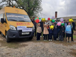 Новые школьные автобусы появились в двух школах Морозовского района