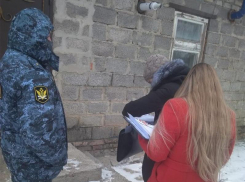 Судебные приставы совместно с администрацией Морозовского городского поселения проводят рейды по должникам
