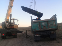 Селянам оказали помощь в операции по спасению рыбы из пересыхающего пруда в хуторе Александров 