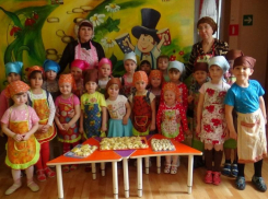 Пернатых вестников весны слепили из теста воспитанники детского сада «Солнышко»