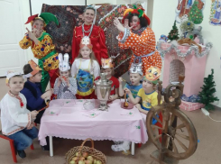 С русским обычаем «кликать коляду» познакомили дошколят в детском саду «Сказка»