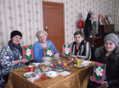 Музыкальная гостиная «Именинный пирог» встретила своих гостей в Старопетровском сельском клубе