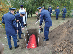 Останки двух советских летчиков торжественно перезахоронили в станице Вольно-Донской 