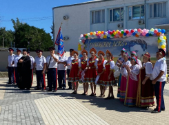 Артисты Морозовского РДК приняли участие в межрайонном фестивале казачьего фольклора «Грековское лето»
