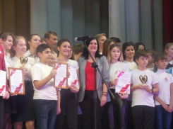 Фестивалем добровольческих отрядов «ДоброФЕСТ» отметили День волонтера в Морозовске