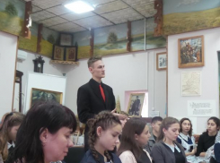 Октябрьскую революцию в Морозовске обсудили за «круглым столом»