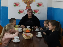 С историей и традициями чаепития познакомили детей в Сибирьчанском сельском клубе