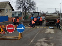Опасный угол улиц Андреева-Ворошилова оснастили «лежачими полицейскими»