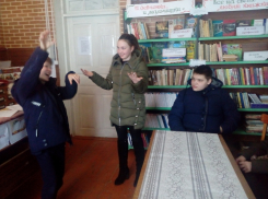 Забавные пантомимы показали школьники в хуторе Донской