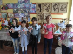 «Треугольником сложен мой тетрадный листок»: ребята из хутора Вишневка написали письма защитникам Родины