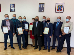 Аграриев Морозовского района наградили почетными грамотами и благодарственными письмами