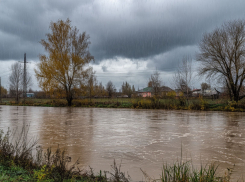 Штормовое предупреждение в Ростовской области: сильный ветер, ливни и грозы