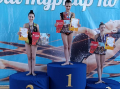 Серебро соревнований Песчанокопского района по художественной гимнастике завоевали морозовчанки Ангелина Бунина и Вероника Костива 