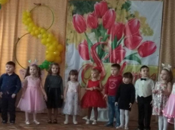 Море теплых и нежных слов подарили своим мамам и бабушкам воспитанники детского сада «Колобок»  