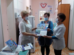 Три тысячи красочных календарей «Здесь мы работаем и живем» приготовила для жителей администрация Морозовского района 